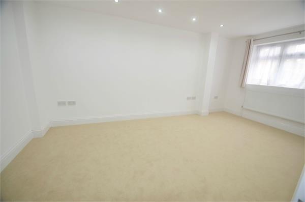 Woodcote Avenue, Mill Hill